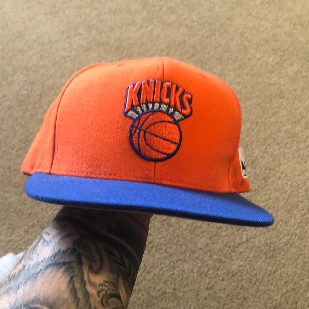 EUC flat bill, trucker style hat